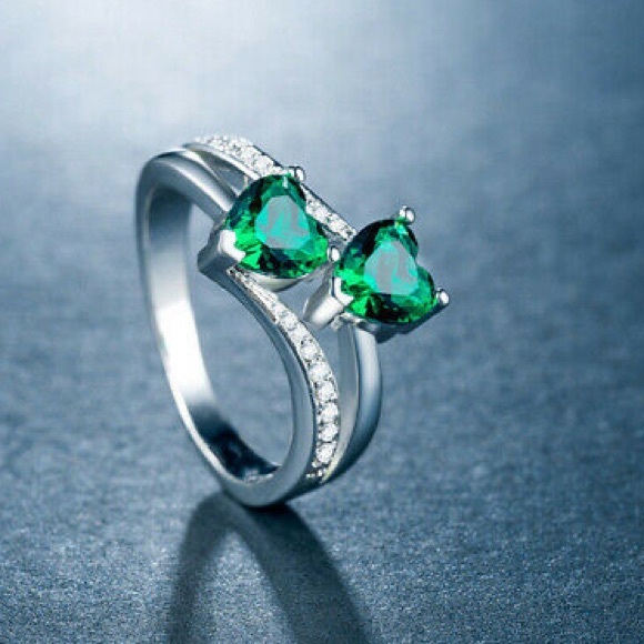 925 Sterling Silver💚Double Heart Cut Emerald Ring - Picture 3 of 5